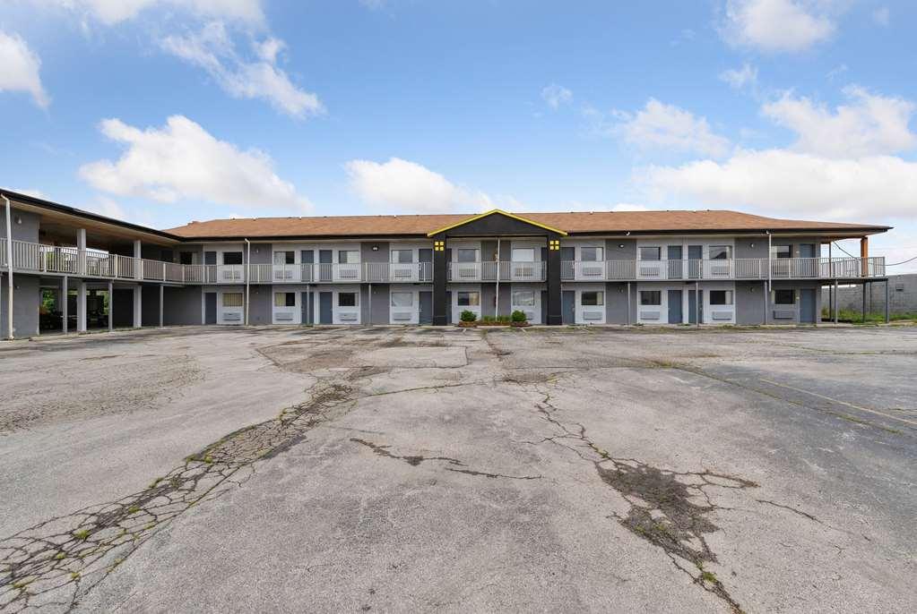 Hotel Super 8 By Wyndham Millbury/Toledo Exteriér fotografie