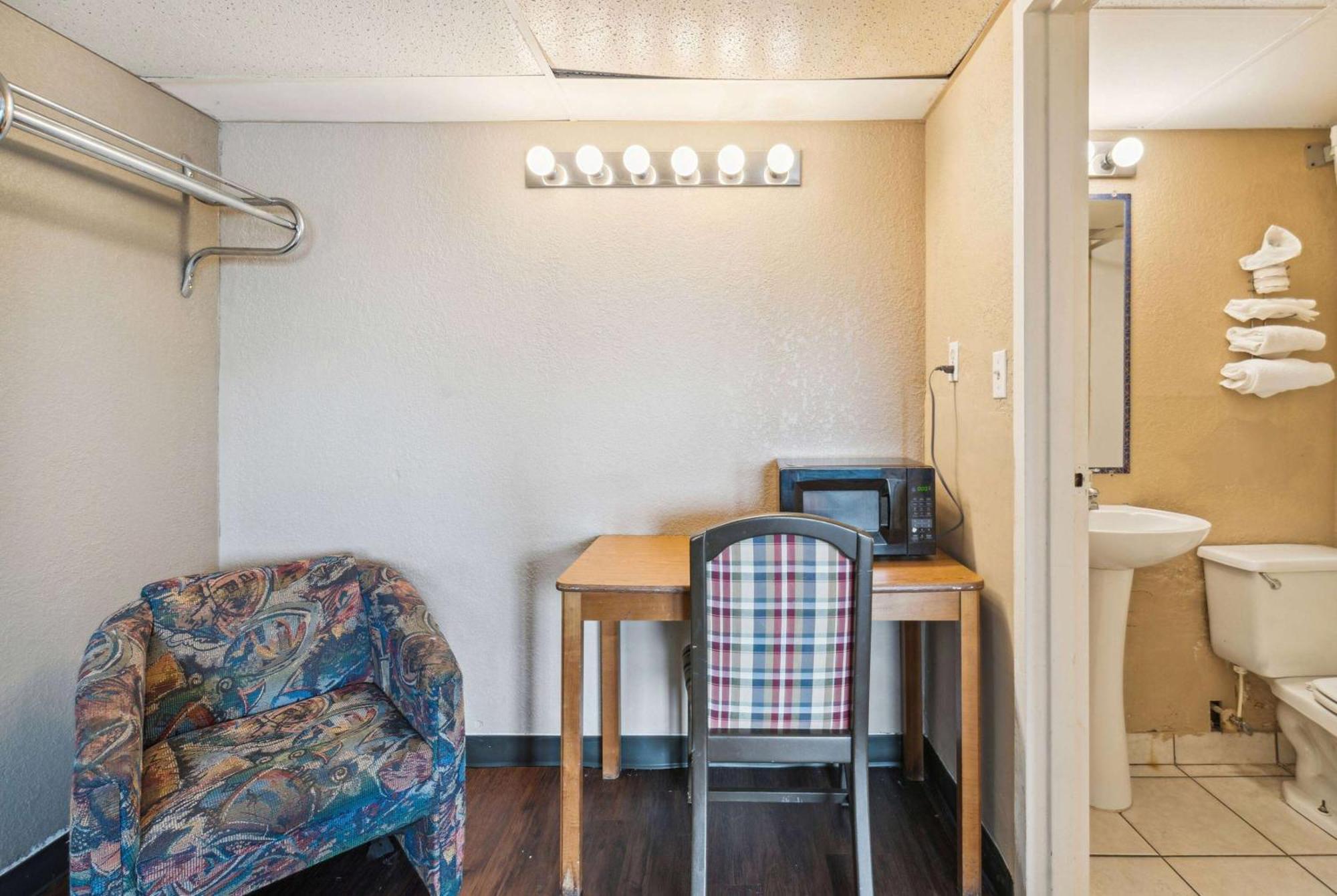 Hotel Super 8 By Wyndham Millbury/Toledo Exteriér fotografie