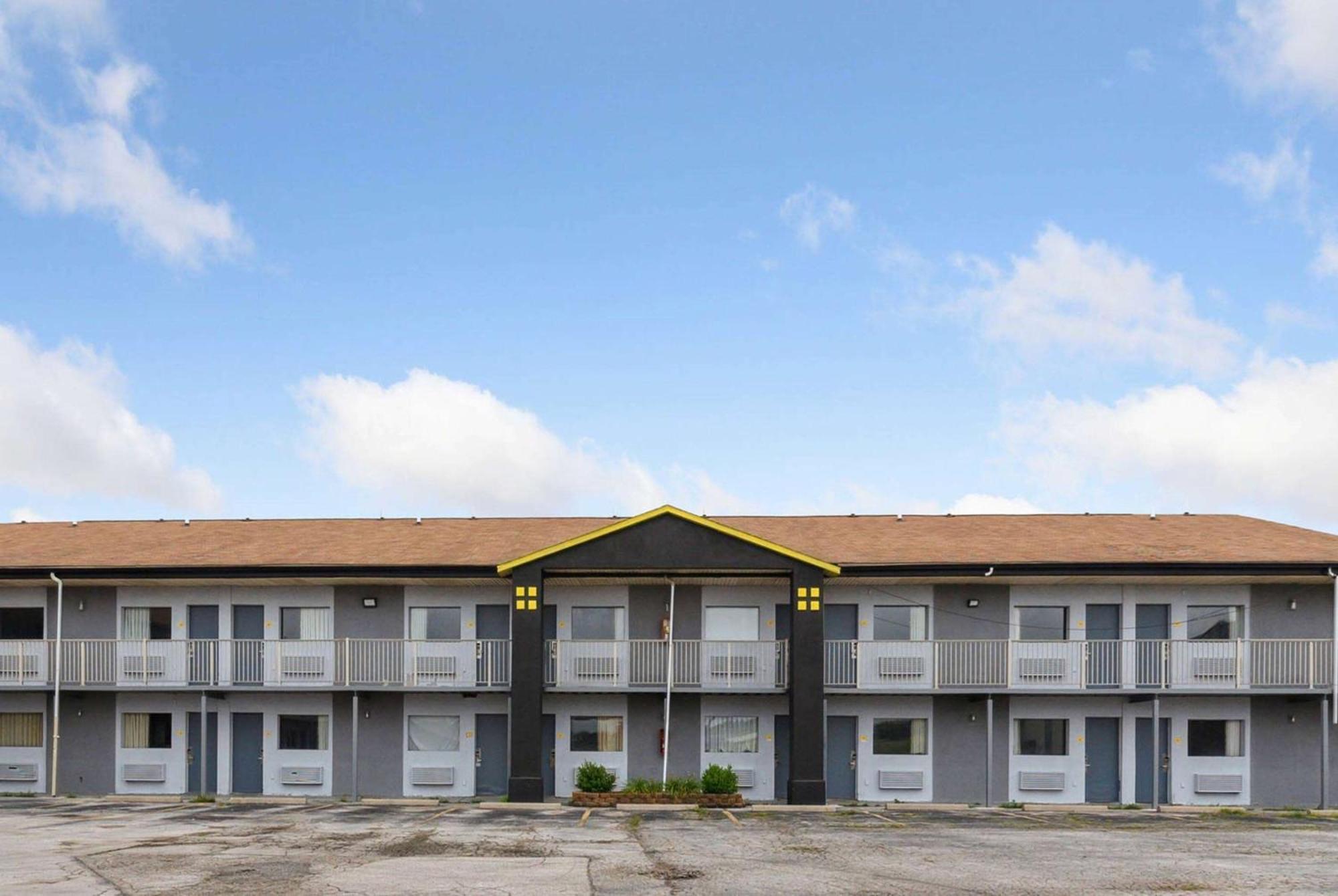 Hotel Super 8 By Wyndham Millbury/Toledo Exteriér fotografie
